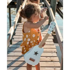 guitare enfant blanche - bois - kids concept - la maison de zazou
