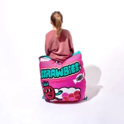 OMY Coussin Géant Gonflable Strawbies – AirCollection – coussin pop façon paquet de bonbons en PVC sans phtalates – OMY– La Maison de Zazou – Rennes
