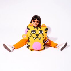 OMY Coussin Géant Gonflable Tiga – AirCollection – coussin décoratif gonflable au design pop et confortable en PVC sans phtalates – OMY – La Maison de Zazou – Rennes