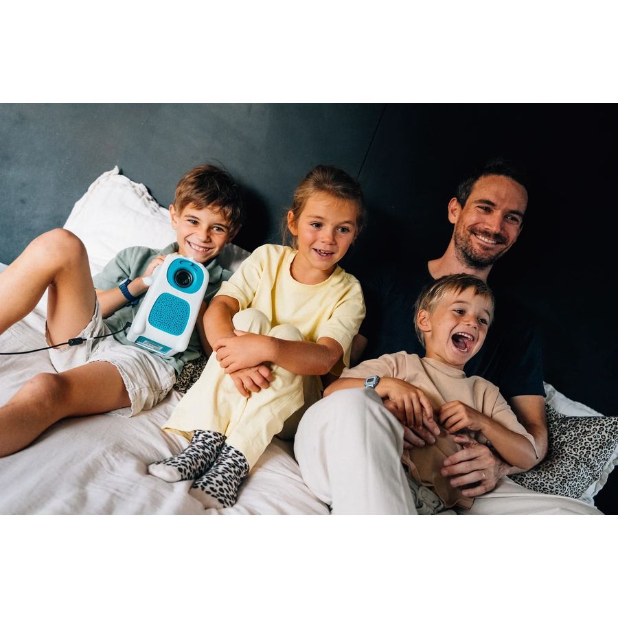 tikino-projecteur-d-histoires-la-maison-de-zazou-rennes_resultat (4) Projecteur d'histoires Tikino pour enfants, offrant une projection magique d'histoires et de contes à la maison - Vendu à La Maison de Zazou, Rennes