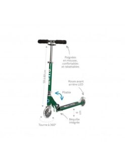 Cette image montre la trottinette Micro Sprite Néochrome lumineuse pour enfants. On y voit son design compact et pliable, son guidon réglable de 59 à 89 cm, ses roues LED à induction qui s’illuminent en roulant, ainsi que sa structure en aluminium légère et résistante. Parfaite pour les enfants dès 5 ans, elle combine fun, sécurité et confort. vendu à la maison de zazou